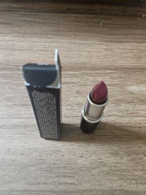 MAC Cosmetics Lipstick in D Is For DANGER